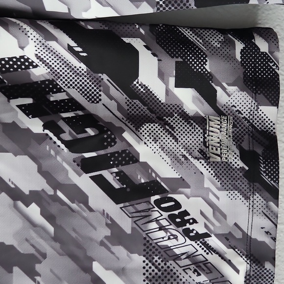 New Unused Venum no gi long sleeve Rashguard - Picture 3 of 5